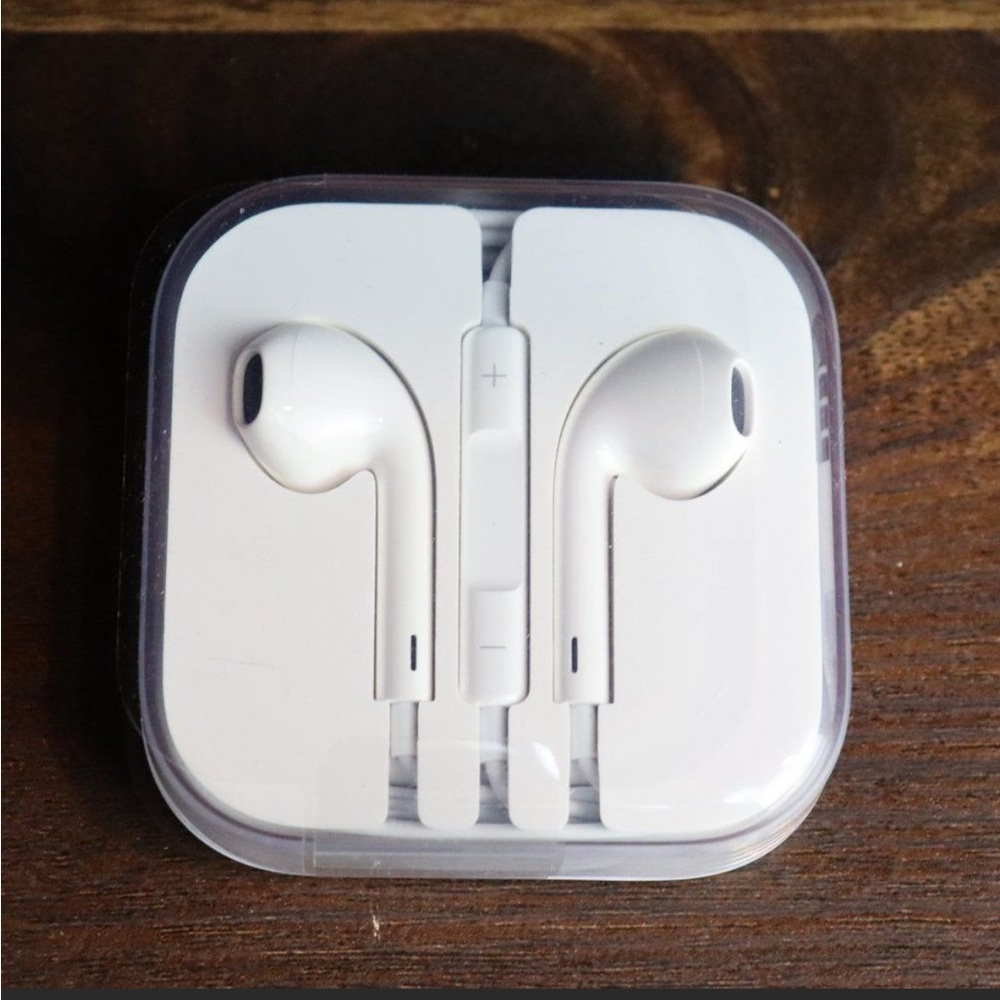 Apple earbuds